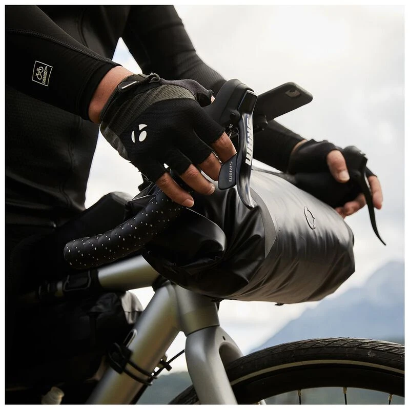 Roswheel Road 9L Handlebar Bag (Black) | Sportpursuit.com